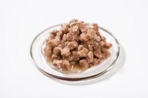 Влажный корм для кошек: что важно знать каждому заботливому владельцу